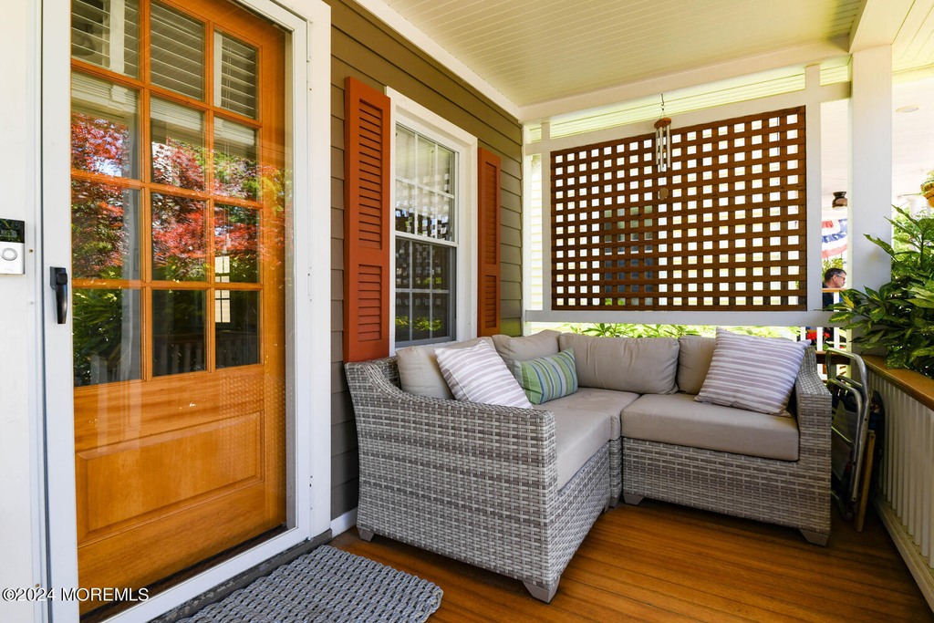 94 Embury Avenue - Photo 2