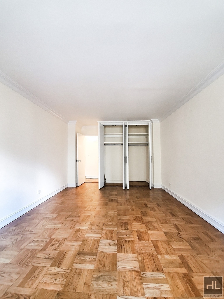 8th Avenue - Photo 2