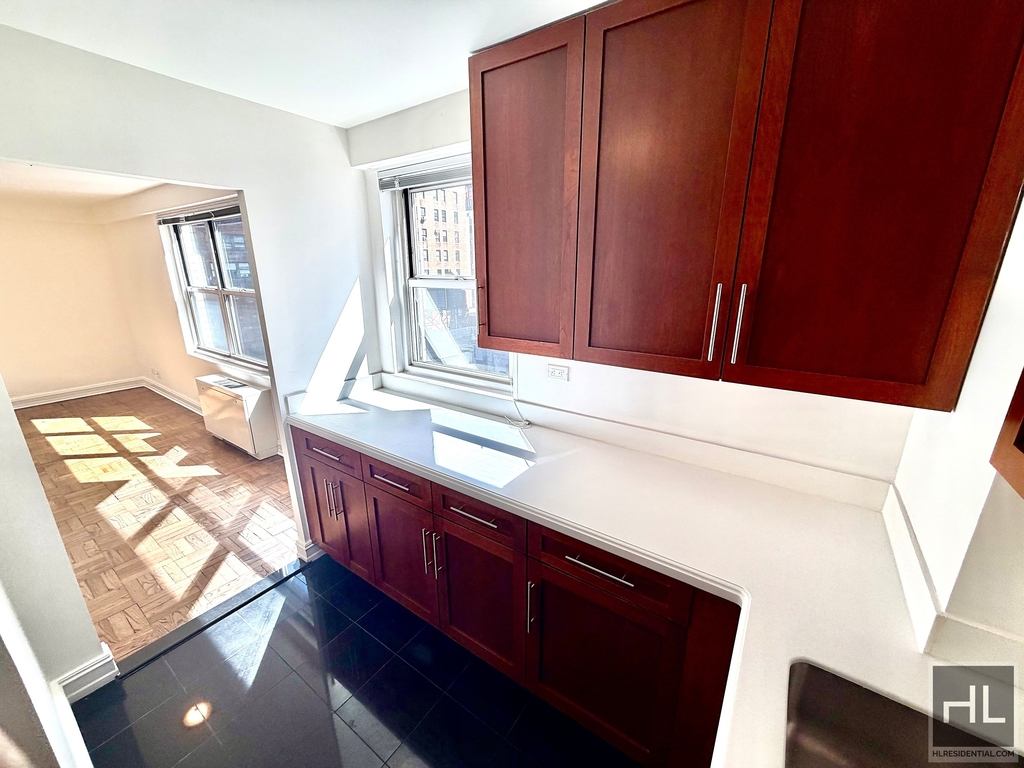 8th Avenue - Photo 1