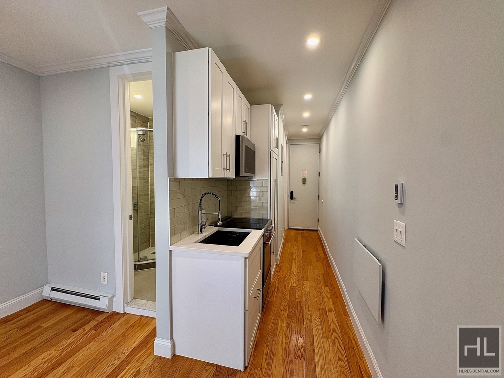 East 80th Street - Photo 2
