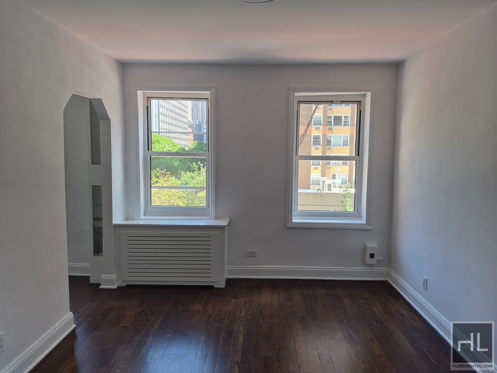 Second Avenue - Photo 1
