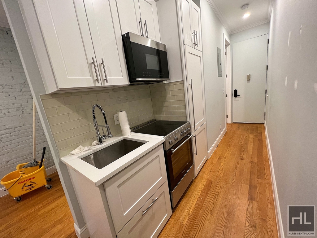 East 80th Street - Photo 1