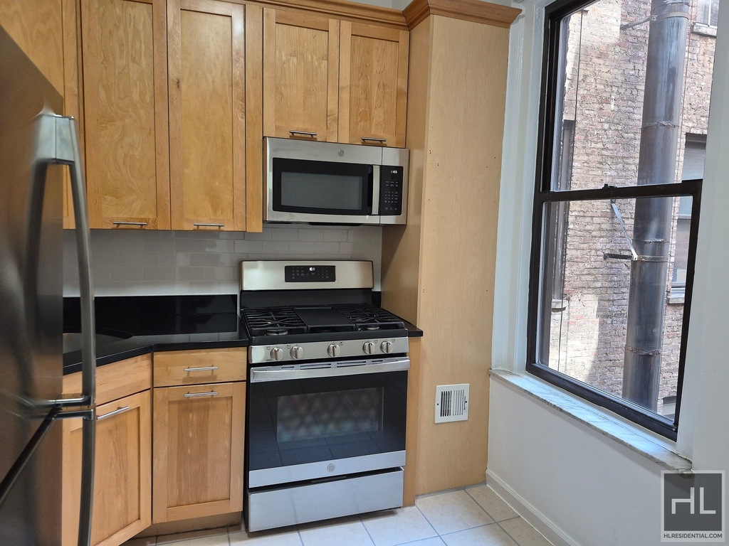 West 104 Street - Photo 0