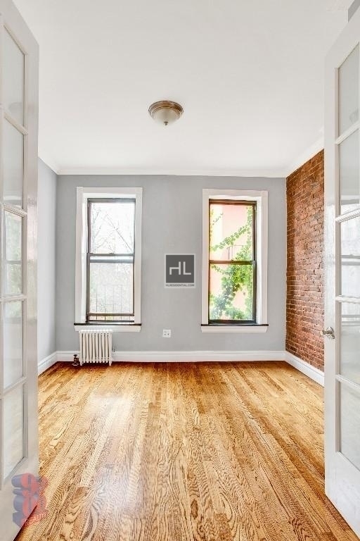 Tenth Avenue - Photo 0