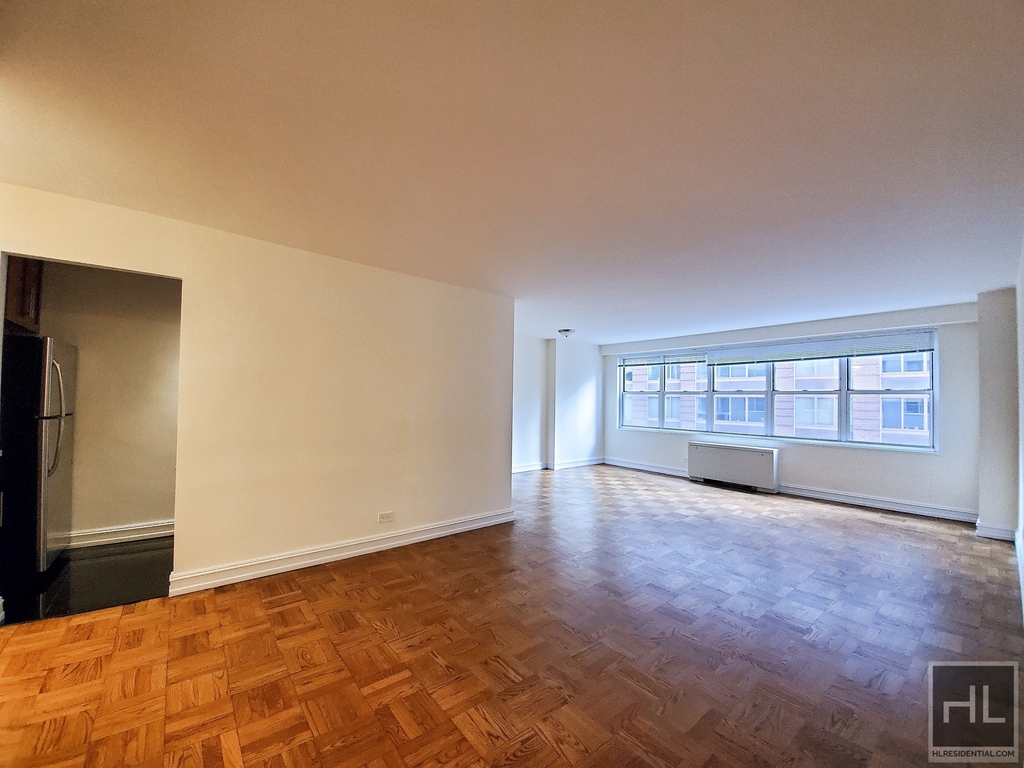 8th Avenue - Photo 0