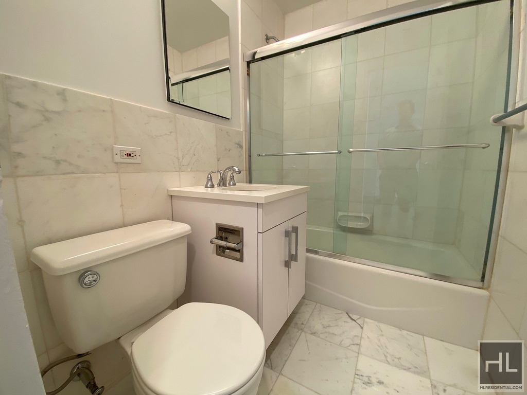 8th Avenue - Photo 3