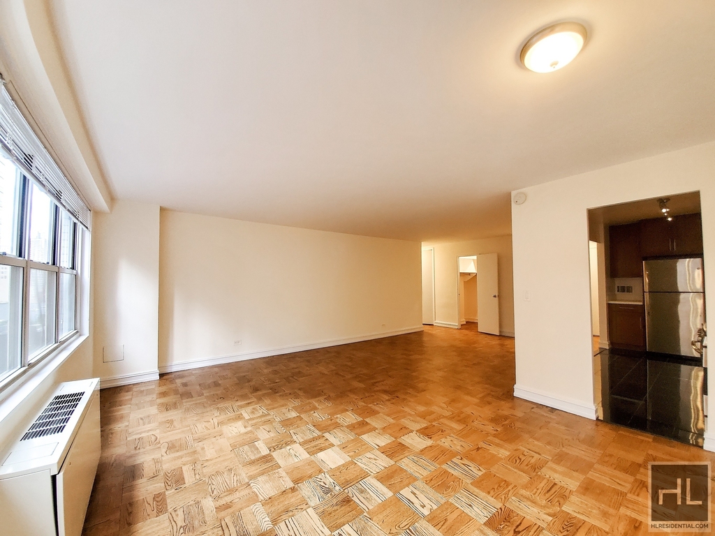 8th Avenue - Photo 1