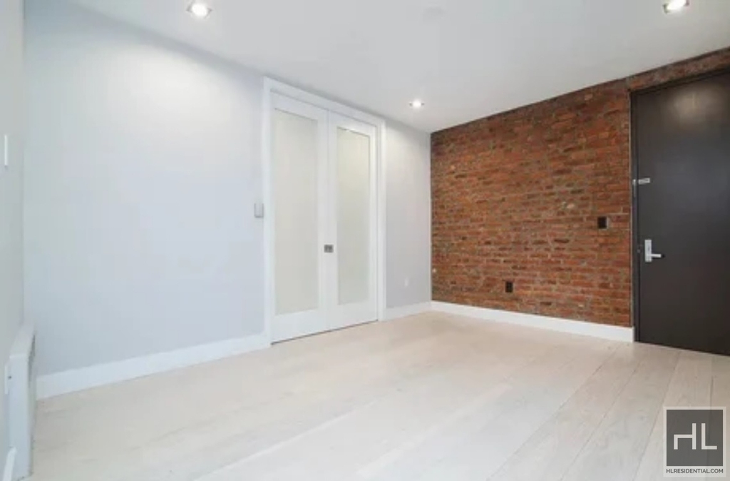 East 13 Street - Photo 2