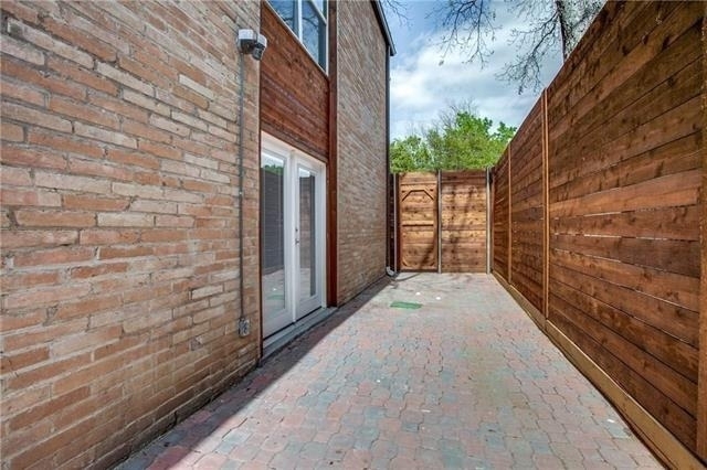 4035 Holland Avenue - Photo 4
