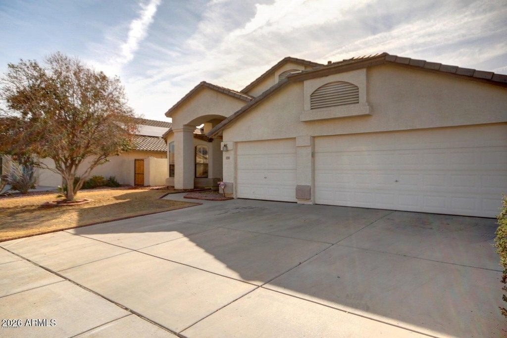 12715 W Cambridge Avenue - Photo 1