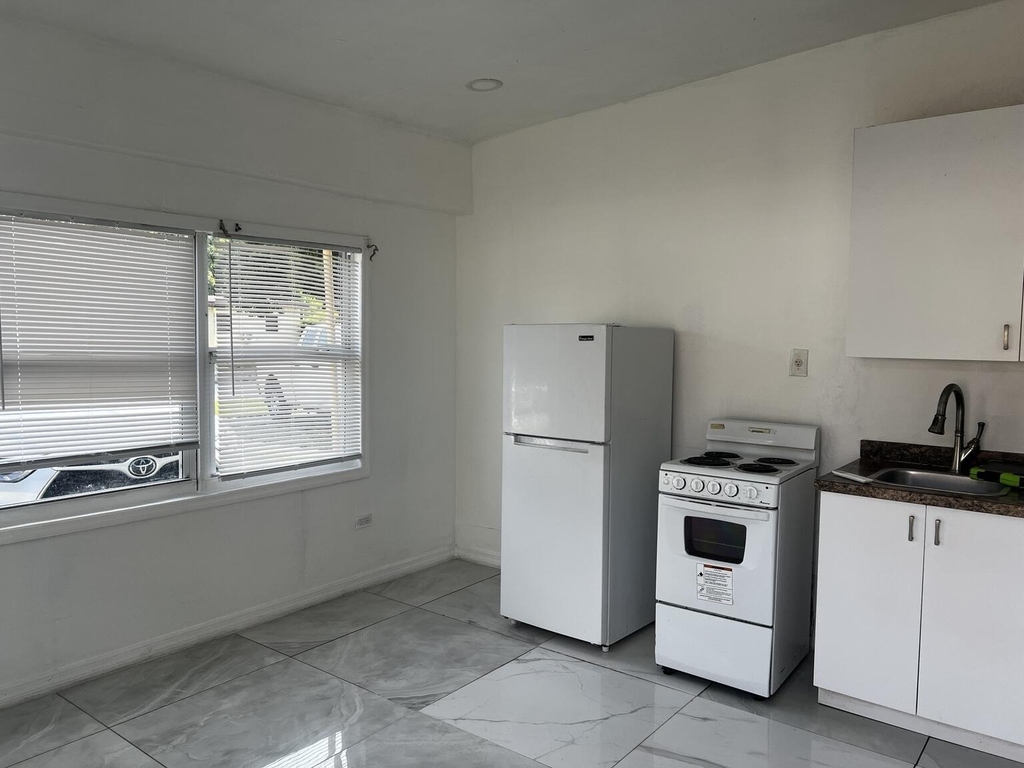 1212 Nw 13th Court - Photo 1