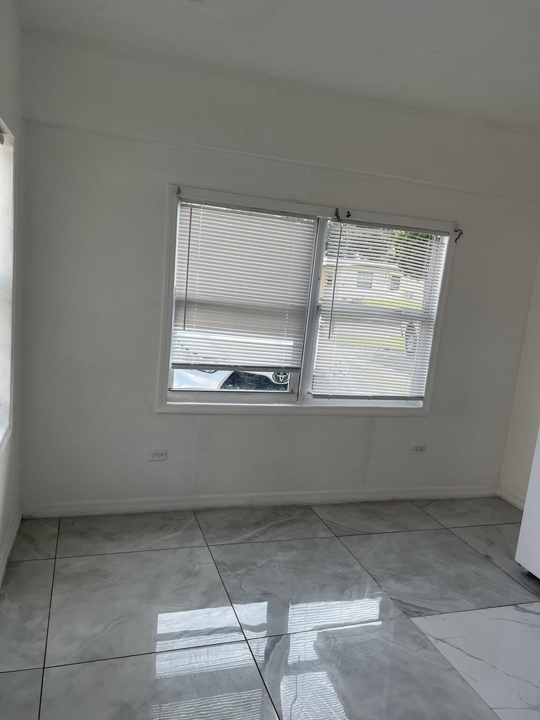 1212 Nw 13th Court - Photo 2
