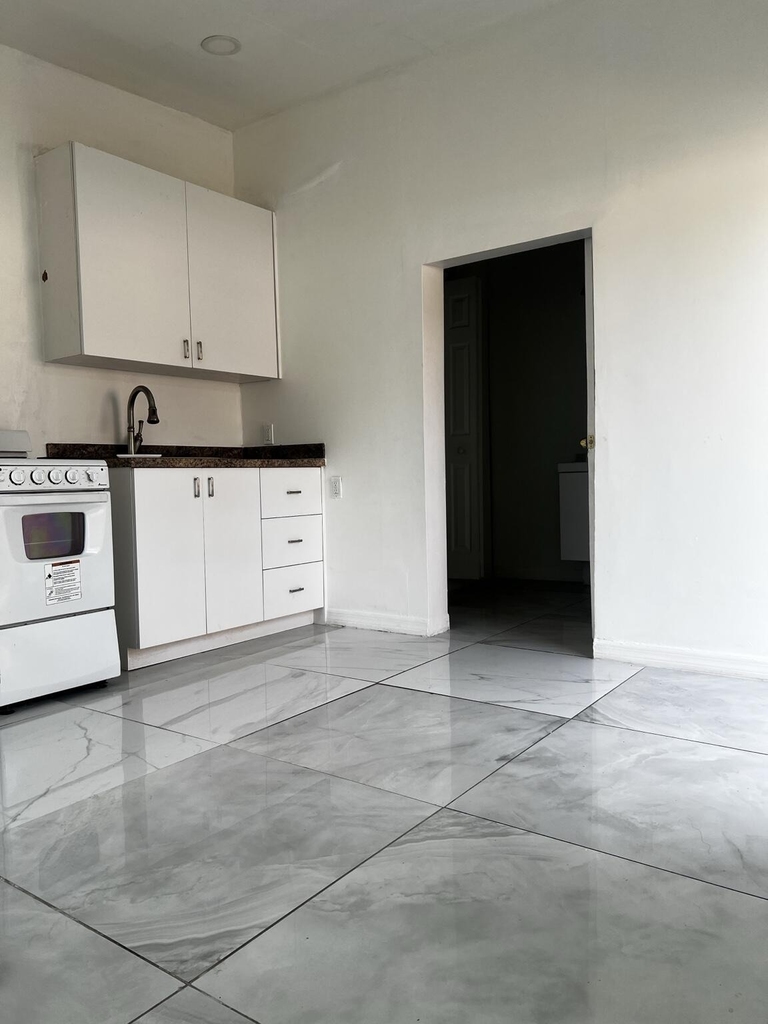 1212 Nw 13th Court - Photo 3