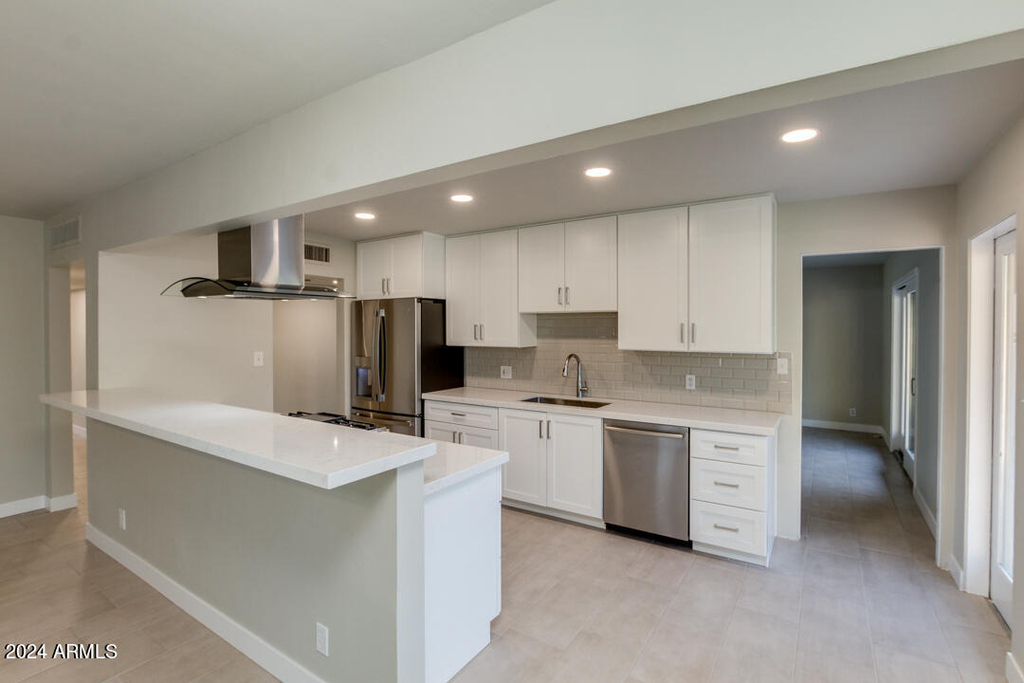 554 W 19th Street - Photo 16