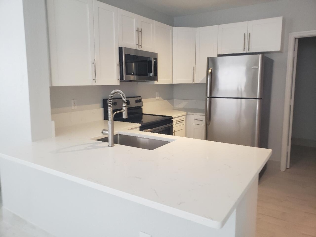 1005 Belmont Place - Photo 7