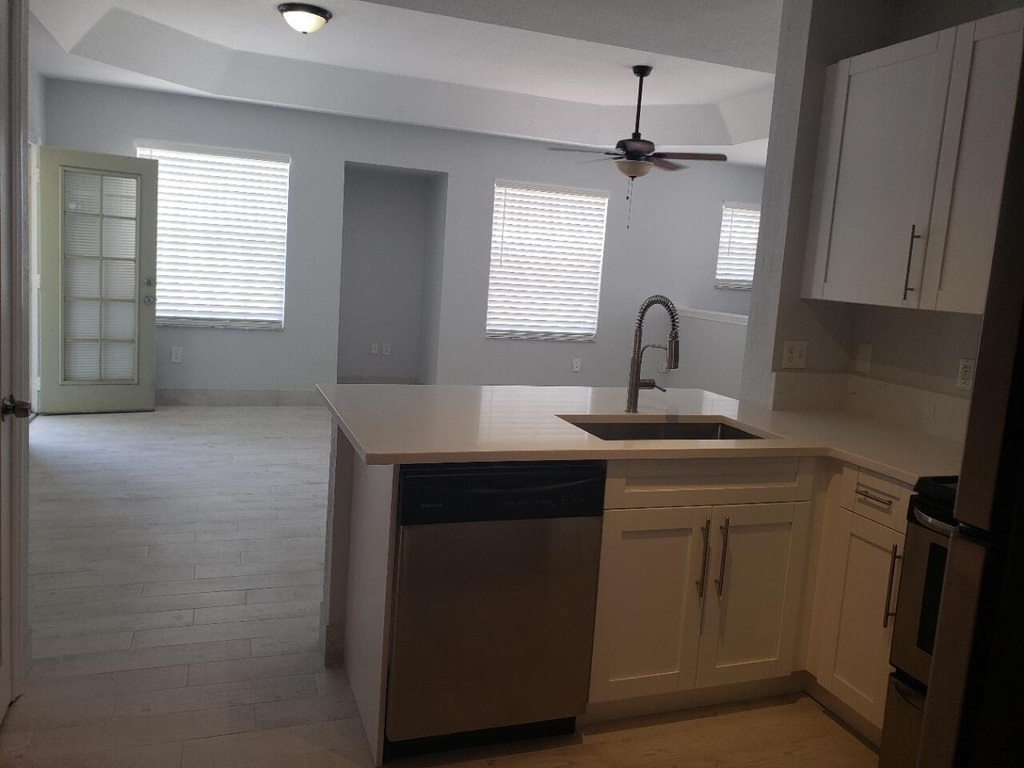 1005 Belmont Place - Photo 8