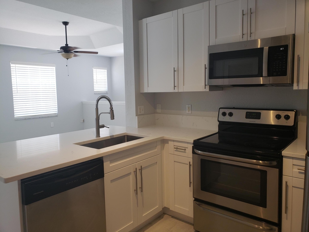 1005 Belmont Place - Photo 5