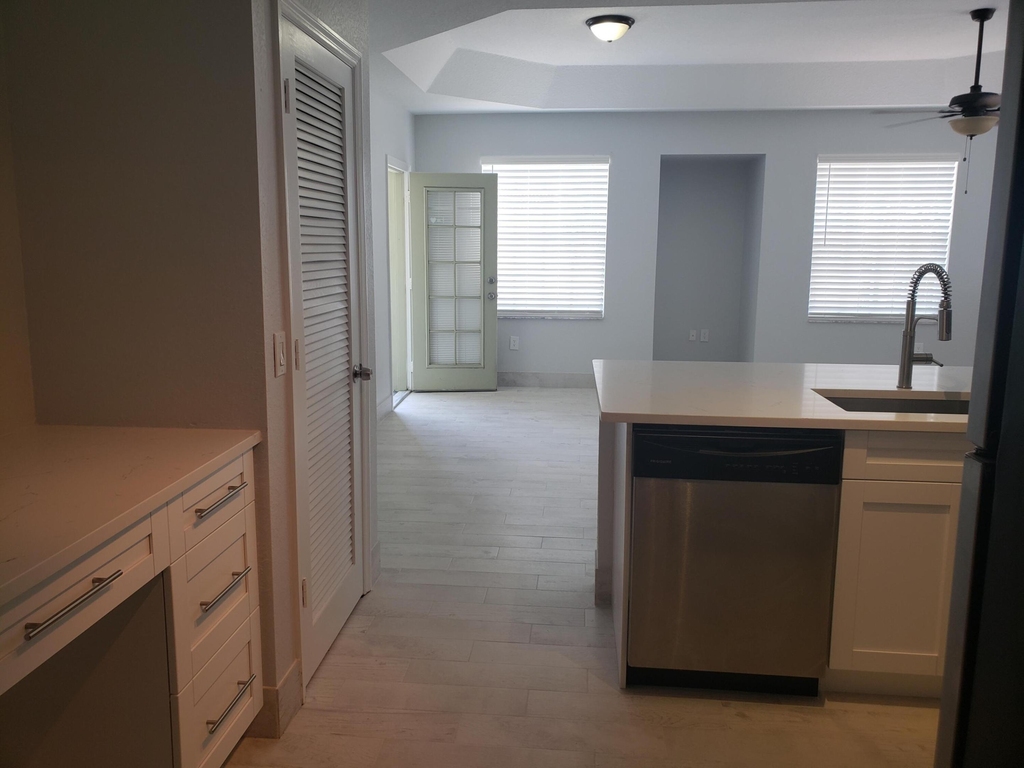 1005 Belmont Place - Photo 6