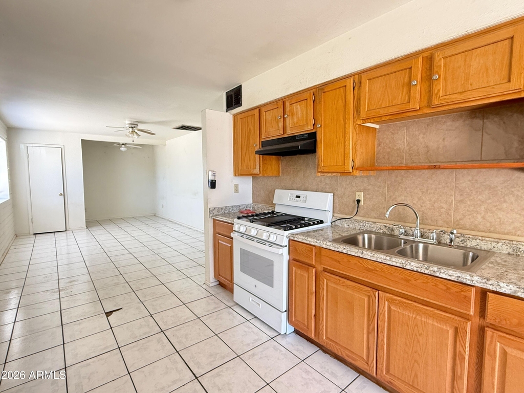 2232 E Burgess Lane - Photo 1