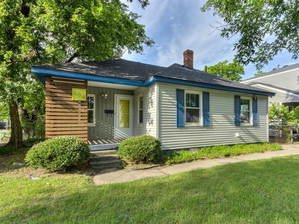 604 Iowa Street - Photo 0