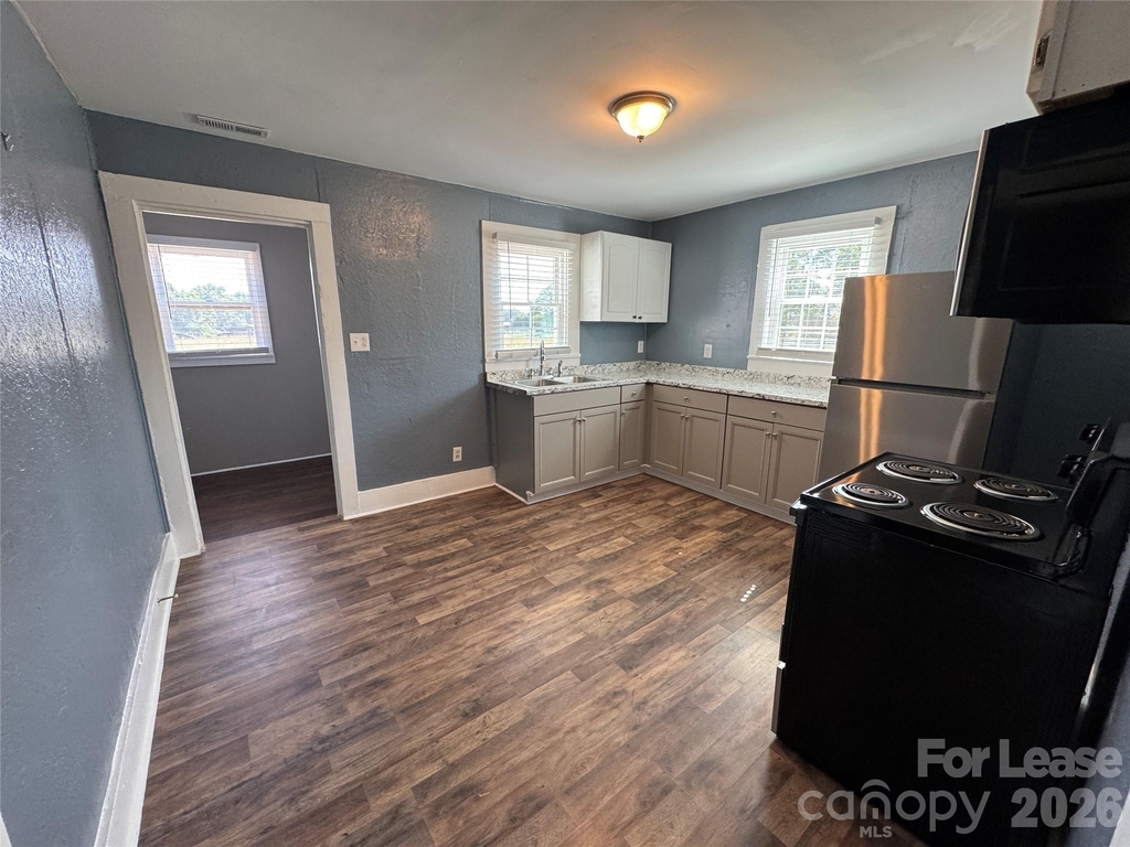 3061 Lee Road - Photo 3