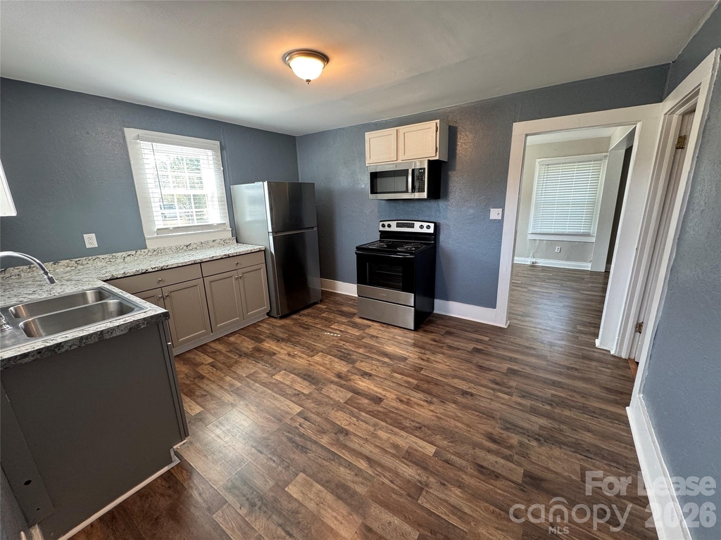 3061 Lee Road - Photo 4