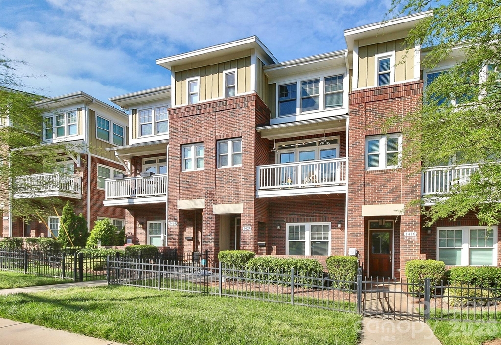1420 W 4th Street - Photo 0