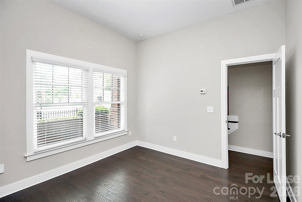 1420 W 4th Street - Photo 3