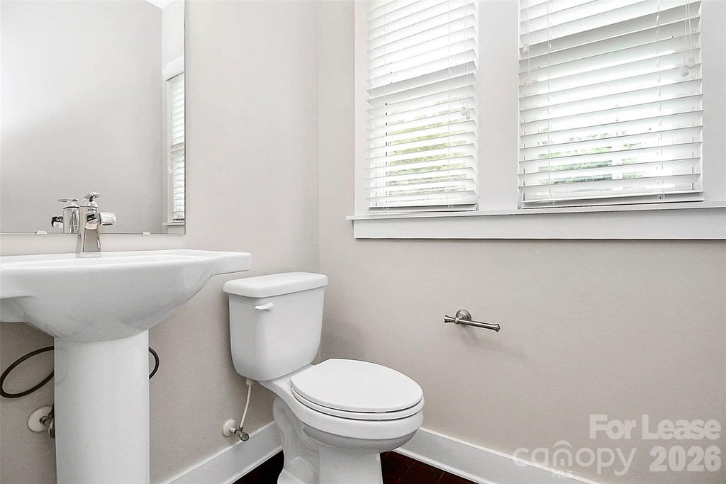 1420 W 4th Street - Photo 10