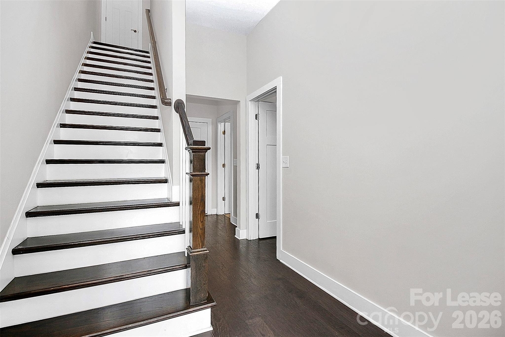 1420 W 4th Street - Photo 2