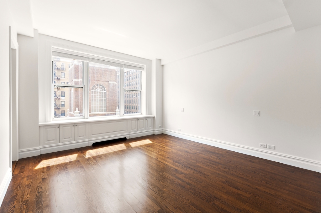 East 80th Street - Photo 6
