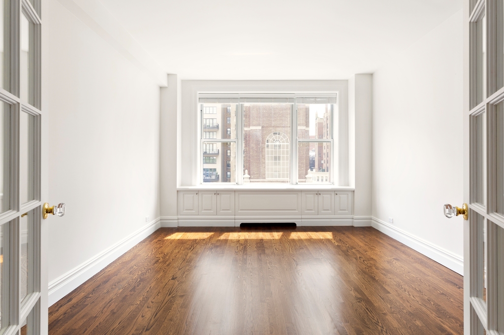 East 80th Street - Photo 9