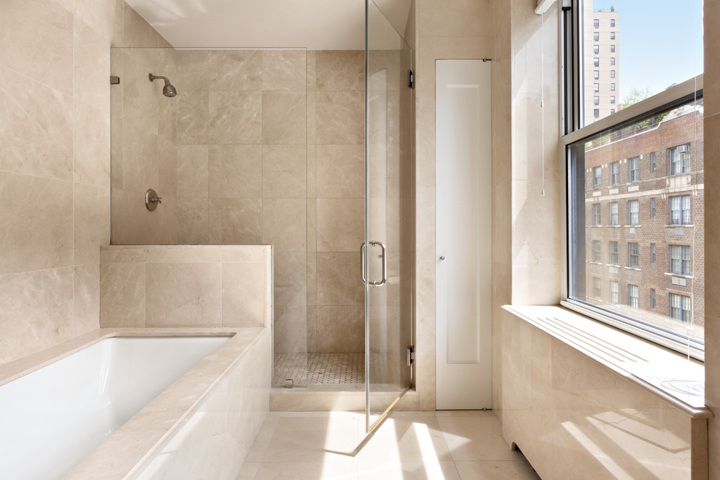 East 80th Street - Photo 13