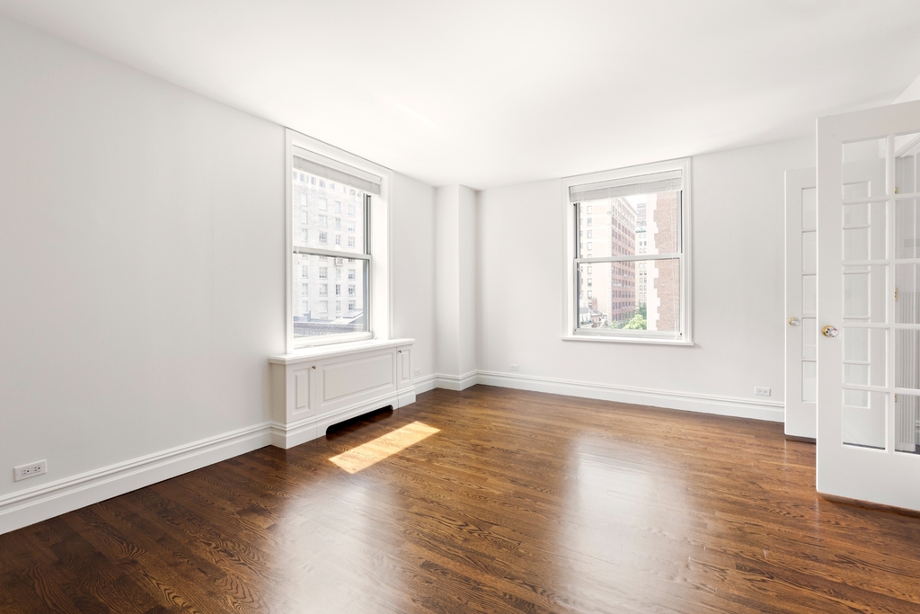 East 80th Street - Photo 10