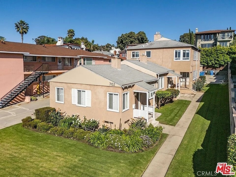 702 Pacific Coast Highway - Photo 3