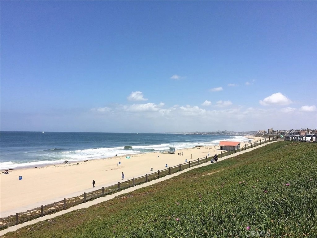 702 Pacific Coast Highway - Photo 2