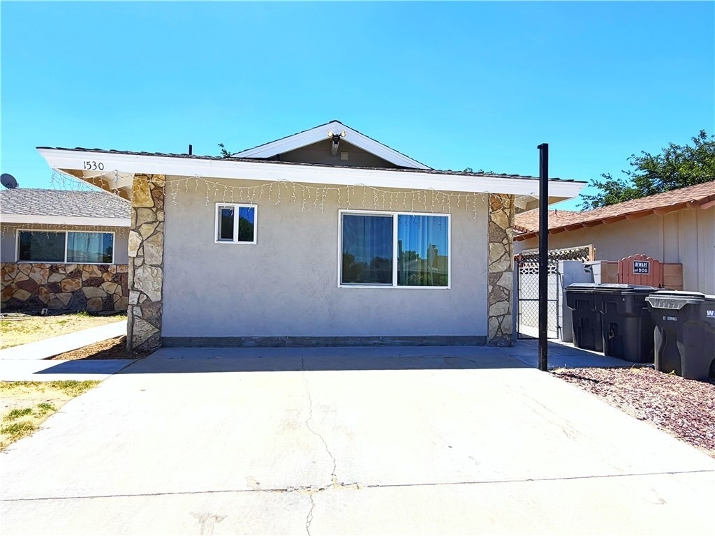 1530 W Kildare - Photo 0