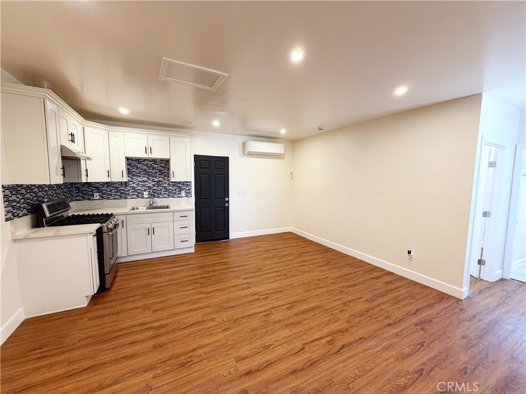 1530 W Kildare - Photo 1