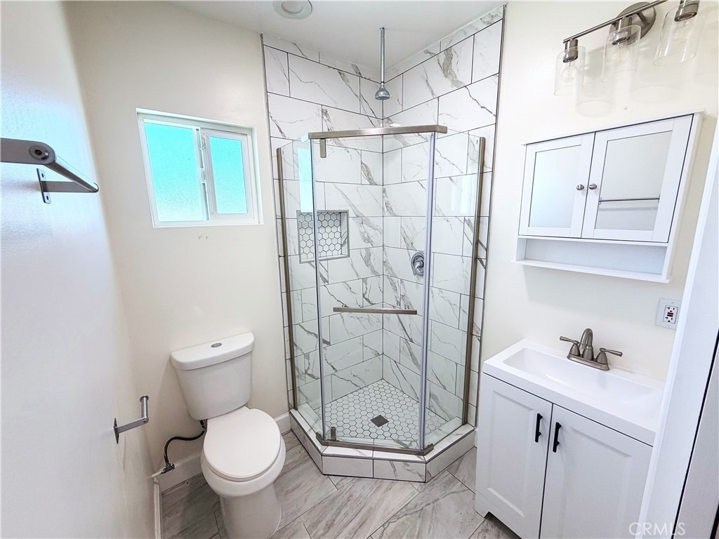 1530 W Kildare - Photo 2