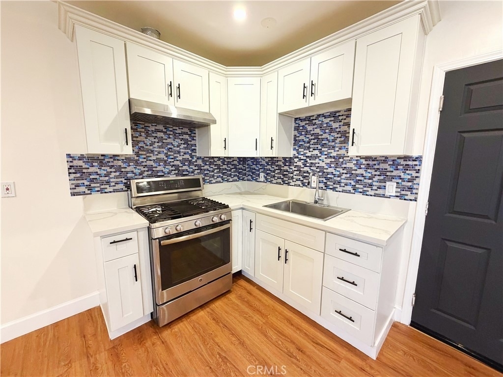 1530 W Kildare - Photo 4