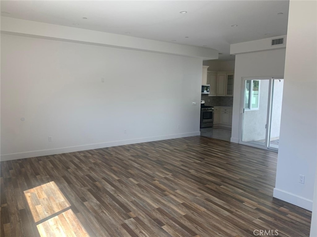 16507 San Fernando Mission Boulevard - Photo 2