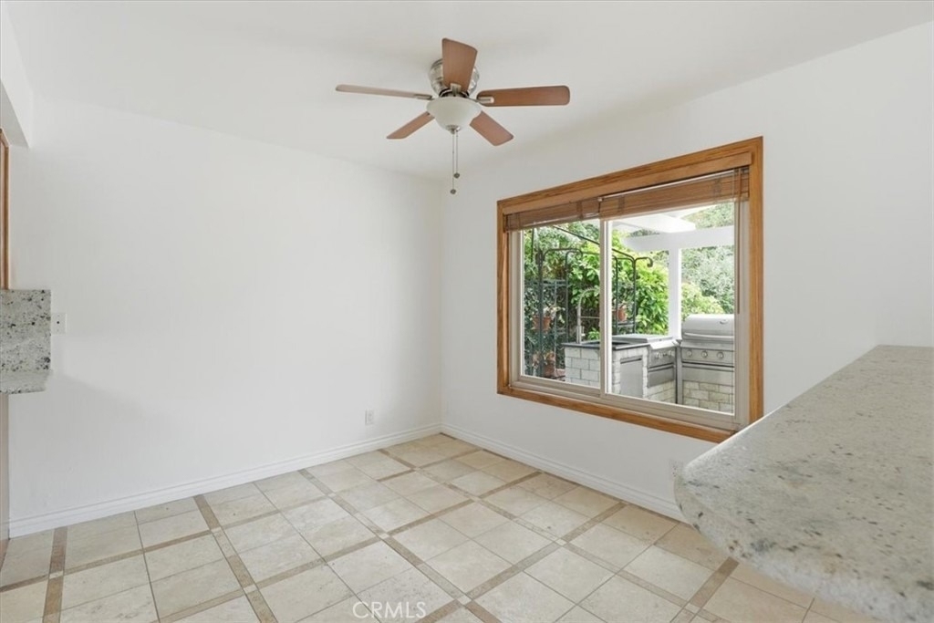 577 Houston - Photo 7