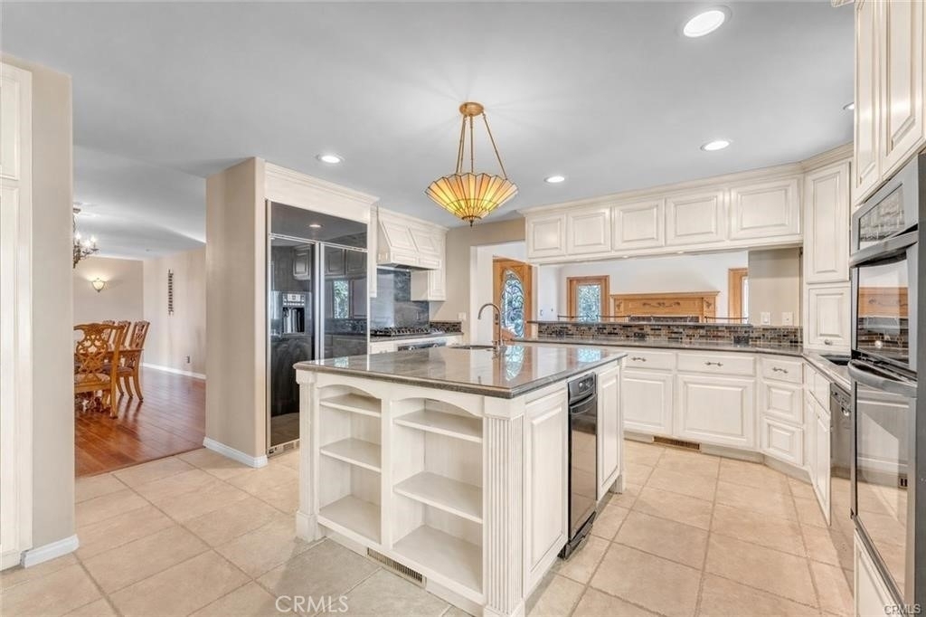 9824 Baden Avenue - Photo 8