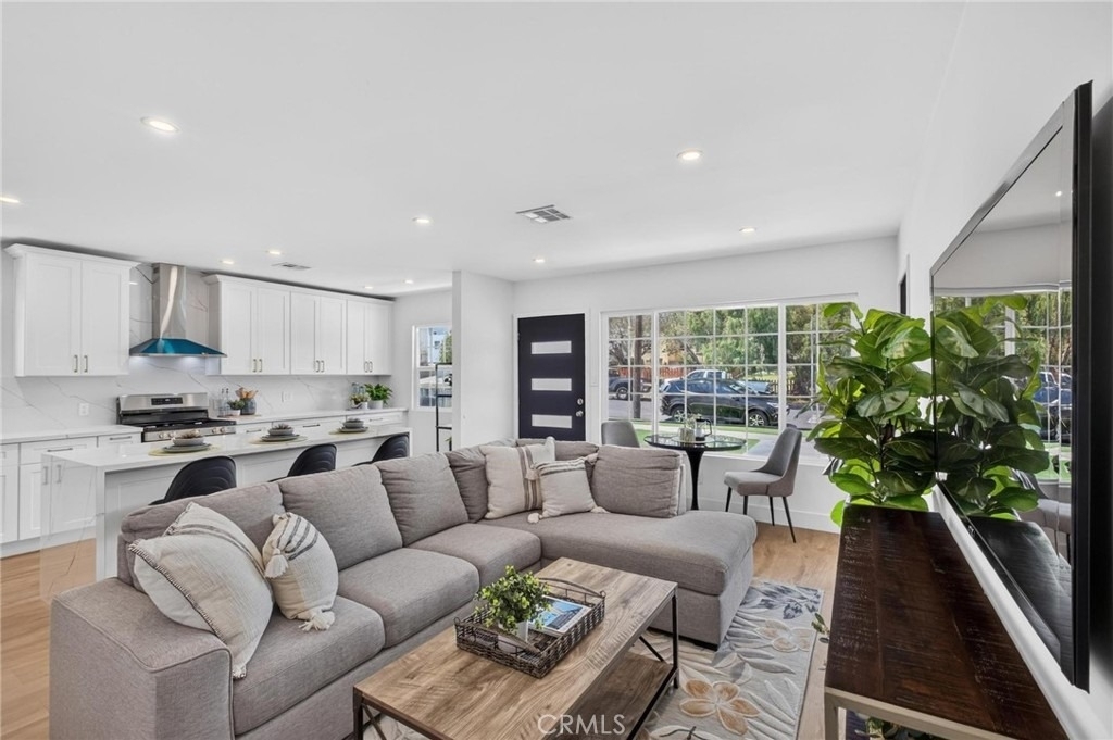 1223 W 23rd - Photo 5