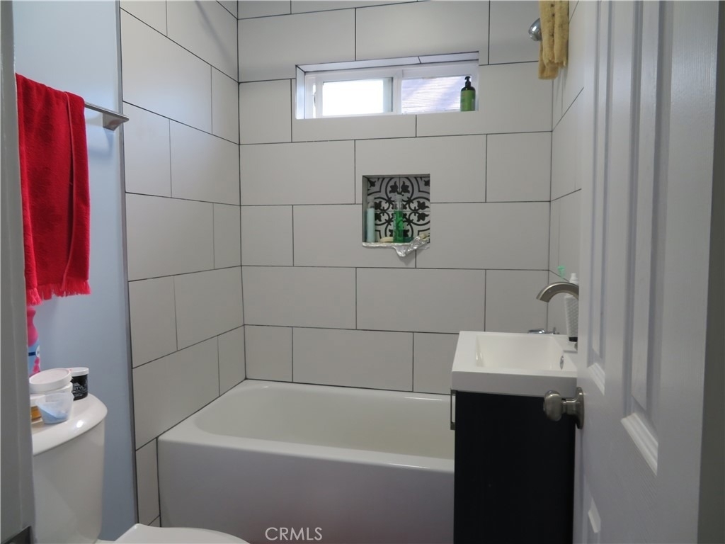 3923 S South  Normandie Avenue - Photo 12