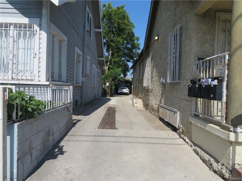 3923 S South  Normandie Avenue - Photo 6