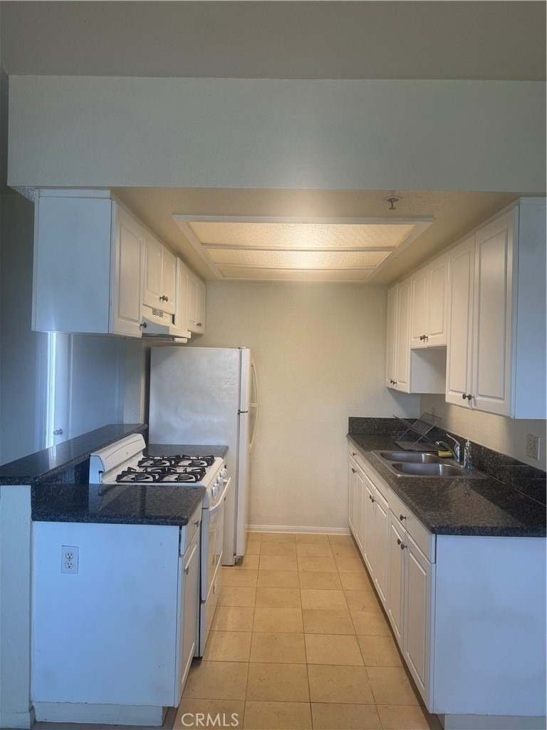 1015 N Parton - Photo 0