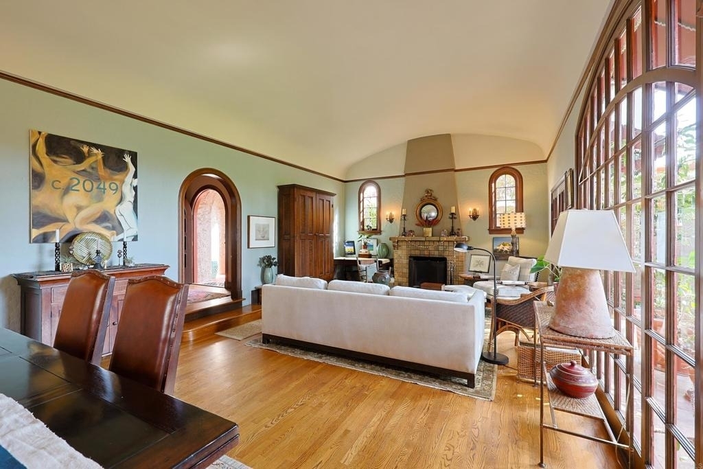 1027 Adella - Photo 4