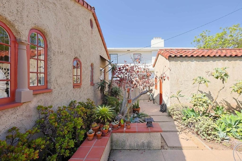 1027 Adella - Photo 49