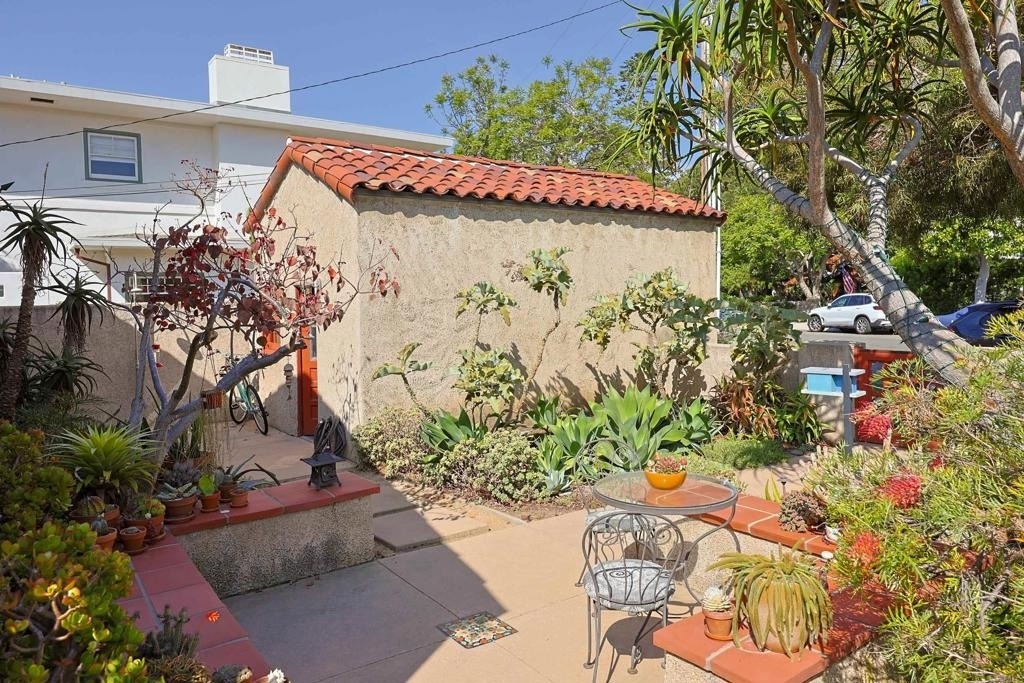 1027 Adella - Photo 51